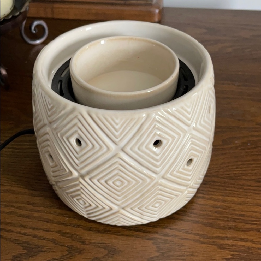 Wax warmer with fan